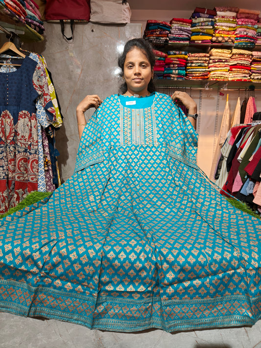 Trending Anarkali Kurti Just 499/- PSUK39